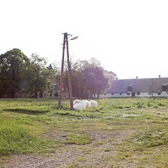 Park i podwórze folwarczne