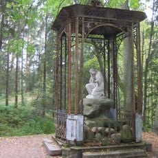 Monument to Vyacheslav Konstantinovich in Pavlovsk park