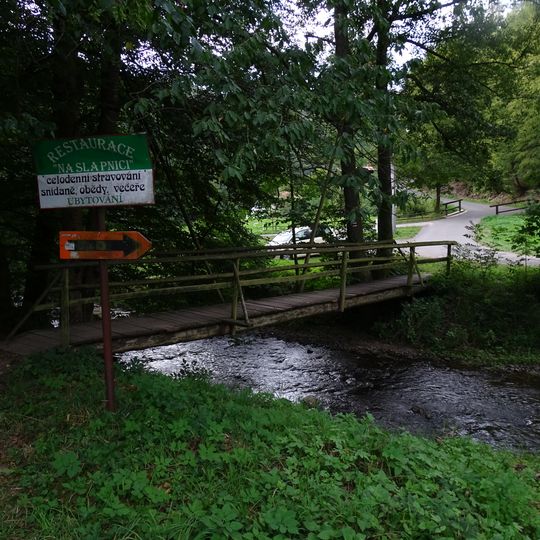 Lávka přes Zbirožský potok nad Slapnicí