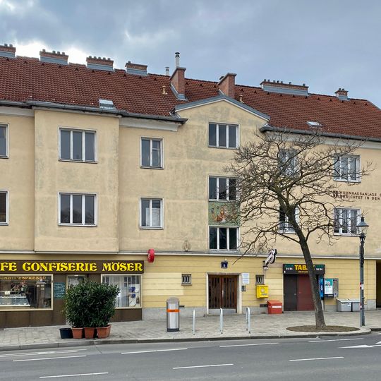 Wohnhausanlage Maurer Hauptplatz 5