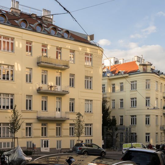 Straßenhof Weimarer Straße 5-7