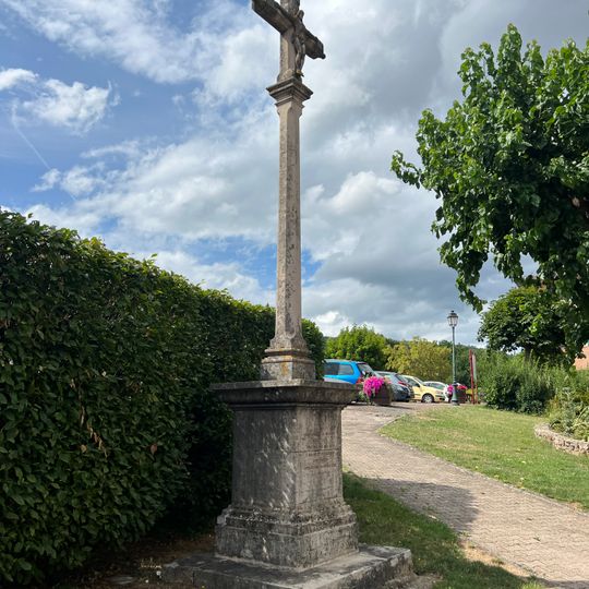 Croix de la rue de l'Église de Lantignié
