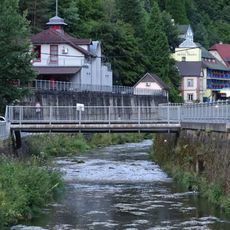 Lávka přes Kamenici v Hřensku proti čp. 31 a 32