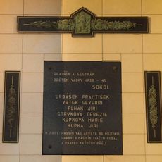 Pamětní deska v Dubicku na stěně sokolovny