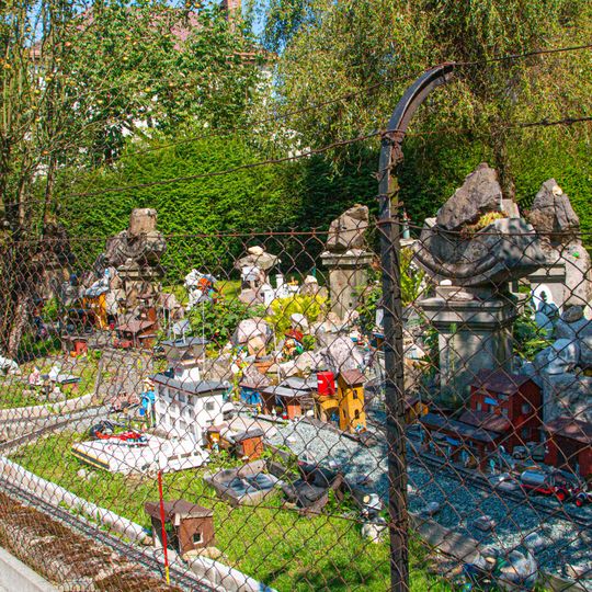 Zahradní modelová železnice v ulici Manželů Burdychových v Červeném Kostelci