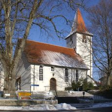 3 Linden vor der Kirche