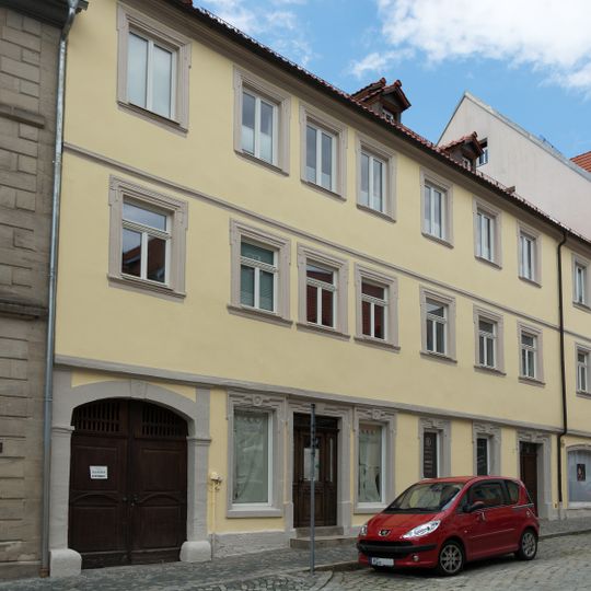 Wohn- und Geschäftshaus