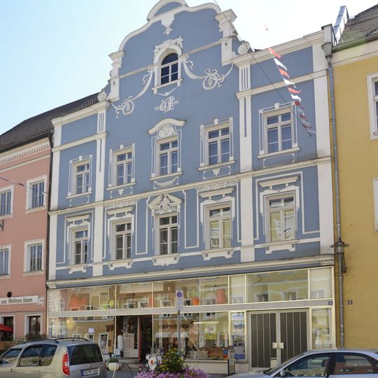 Wohn- und Geschäftshaus