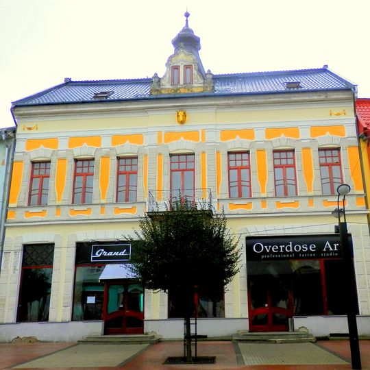 Hotel U zlatého býka, Dom pion.