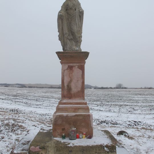 Kříž u fotbalového hřiště v Nepomyšli