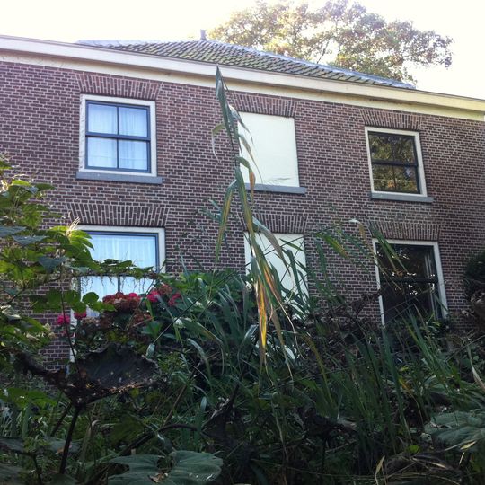 Eenlaagse woning onder tentdak