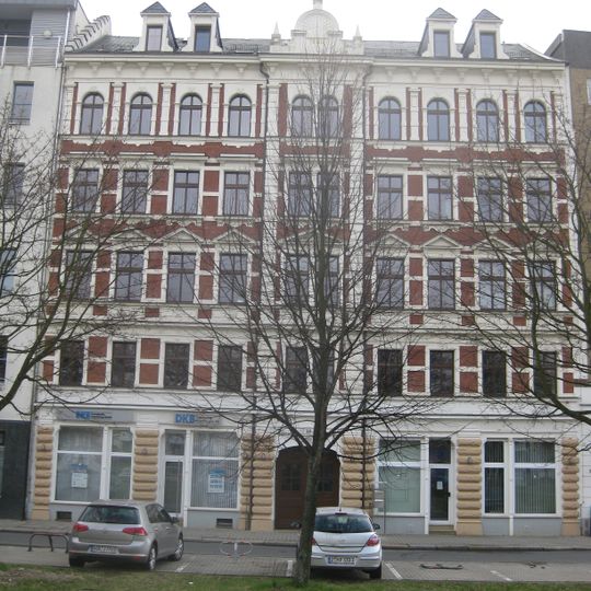 Mietshaus in geschlossener Bebauung Augustusburger Straße 22