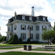 Dean College