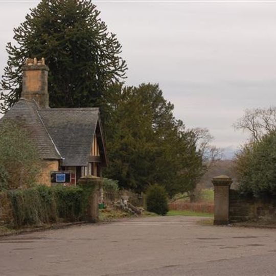 East Lodge & Gate Piers, Broomhall Policies