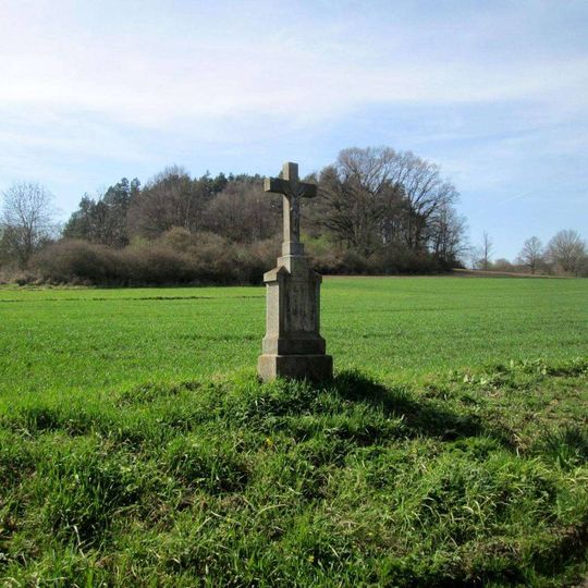 Kříž jižně od Čejkov u rybníka Dalovák