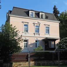 Mietvilla in offener Bebauung mit Einfriedung Haydnstraße 9