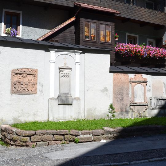 Friedhofsmauer des ehem. Kirchhofs am Gruberplatz