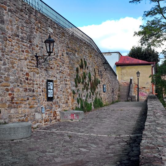 Kašna na hradbách v Lokti