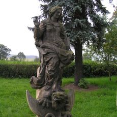 Socha Panny Marie u kostela ve Velkém Valtinově