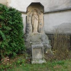 Socha Panny Marie Lurdské u kostela Zvěstování Panny Marie v Miletíně