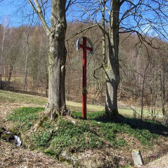 Dřevěný kříž jižně od Štědrákovy Lhoty u silnice