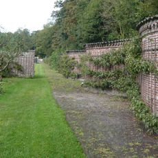 Huis te Manpad: garden walls