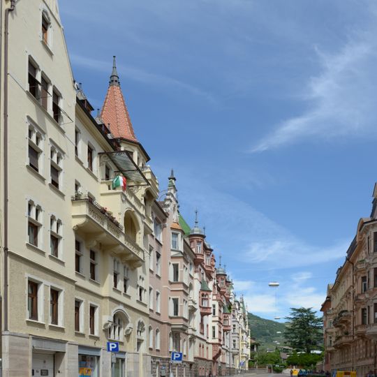Sparkassenstraße 10
