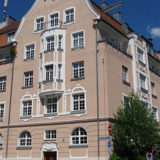 Moltkestraße 9