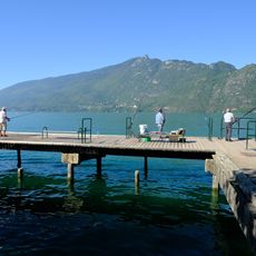 Vue panoramique sur le lac du Bourget et la Dent du Chat