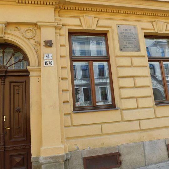 Pamětní deska Leopoda Fritze na domě Legionářů 1578/6 v Jihlavě