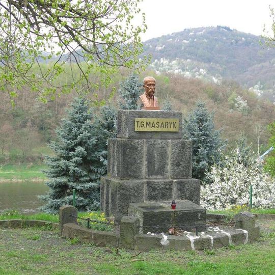 Masarykův pomník ve Valtířově