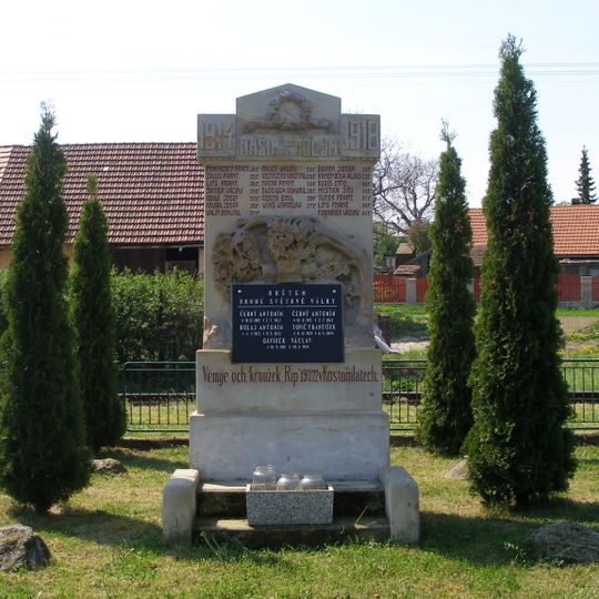 Pomník padlým v Kostomlatech pod Řípem