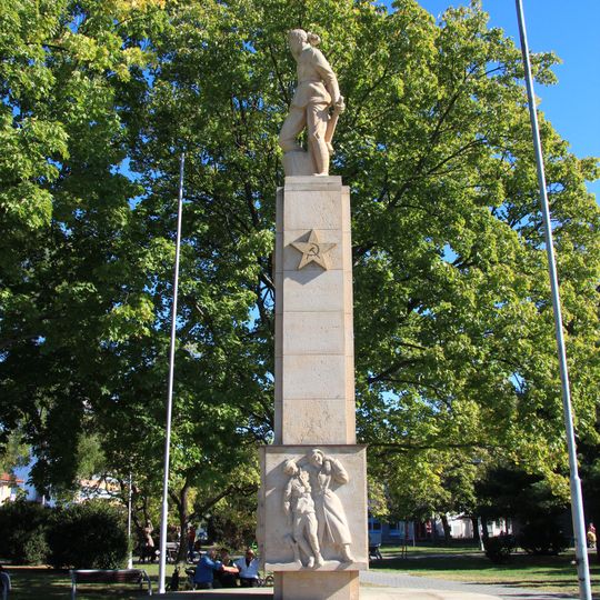 Pomník sovietskej armáde, reliéf figurálny I.