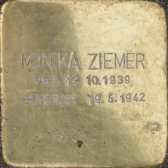 Stolperstein en memoria de Monika Ziemer