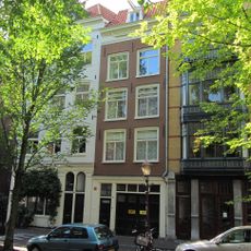 Pand met gevel onder rechte lijst