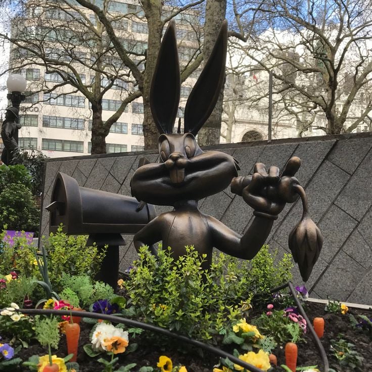 Bugs Bunny Statue