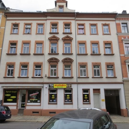 Mietshaus in geschlossener Bebauung mit Laden Bergstraße 62