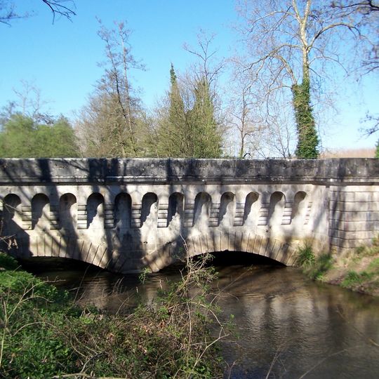 Pont-canal sur l'Avance