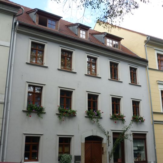 Wohnhaus in geschlossener Bebauung, mit Laden Nikolaigraben 9