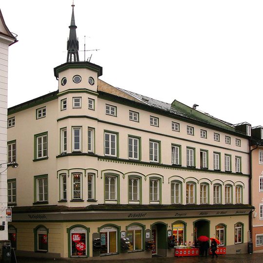 Wohn- und Geschäftshaus