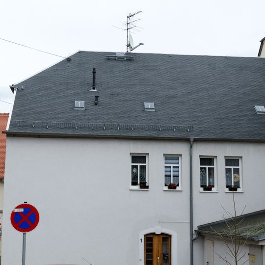Wohnhaus in halboffener Bebauung und Ecklage Gerichtsstraße 1