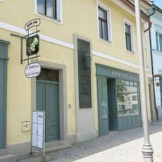 Pamětní deska Janu Štursovi na domě Vratislavovo náměstí 122 v Novém Městě na Moravě