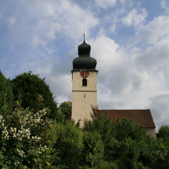 Römisch-katholische Pfarrkirche mit Turm