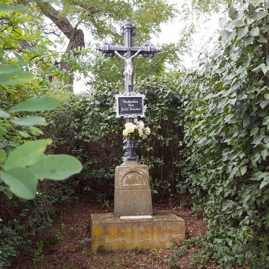 Kříž severozápadně od Všeradic