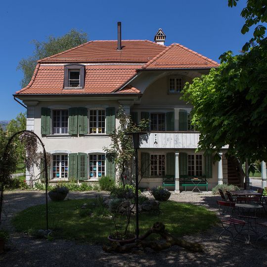 Wohnstock Weyeneth, Gasthof und Brunnen