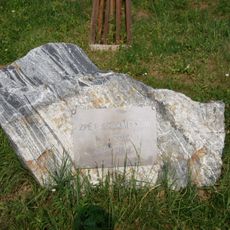 Pamětní kámen Zpět k pramenům