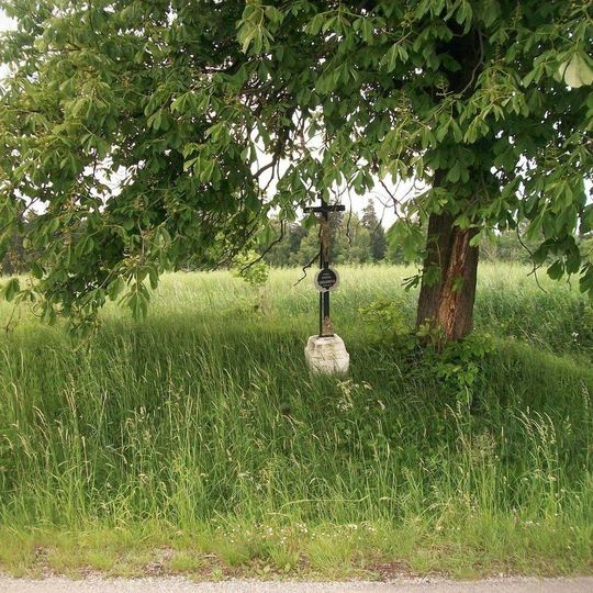 Kříž u Markvarce u silnice do Drahoňova