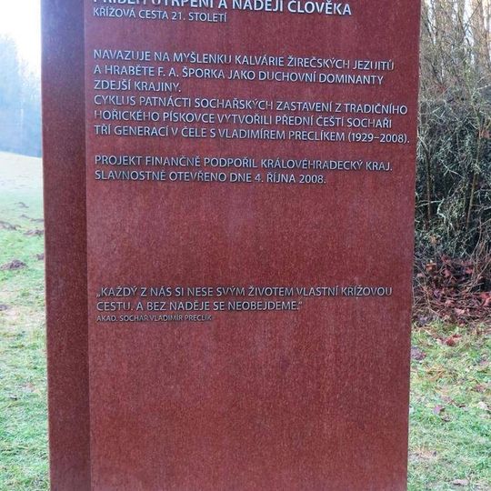 Vstupní sloup ke Křížové cestě 21. století u Stanovic