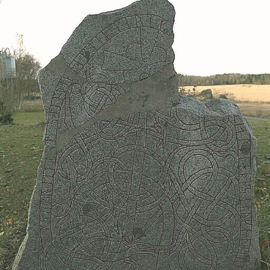 Upplands runinskrifter 866