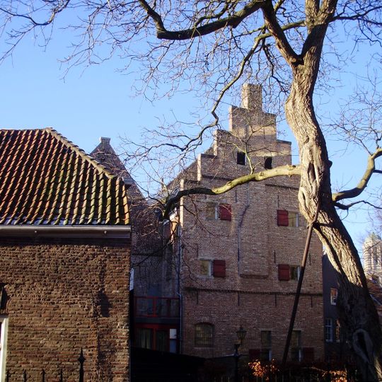 Domus Clericorum, kelder en deel achtergevel